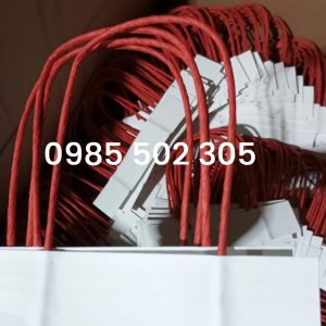 Quai giấy xoắn kraft màu đỏ